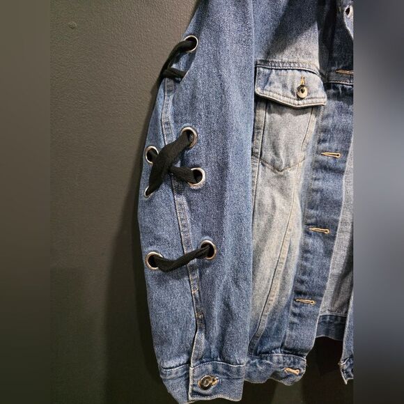 KISS Band Woman Distressed Laces Grommet Stitched Jean Jacket Sz S - Picture 7 of 8